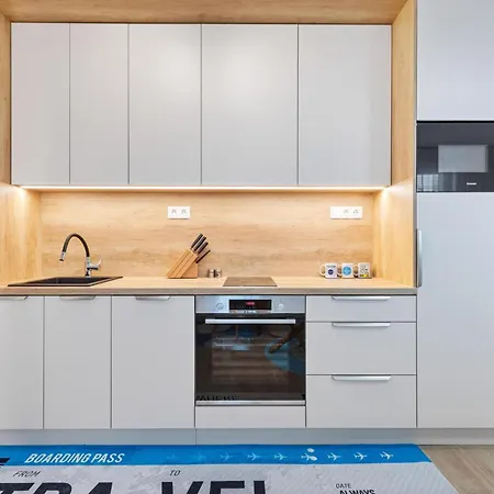 Ah Airport Pan Am Free Parking Ac Pozsony