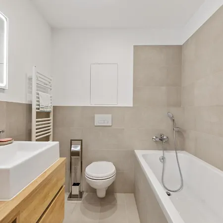 Apartman Ah Airport Pan Am Free Parking Ac