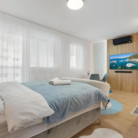 Ah Airport Pan Am Free Parking Ac Pozsony