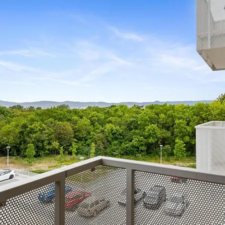 Ah Airport Pan Am Free Parking Ac Pozsony