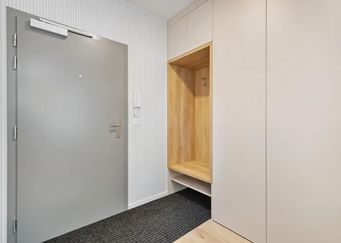 Ah Airport Pan Am Free Parking Ac * Bratislava